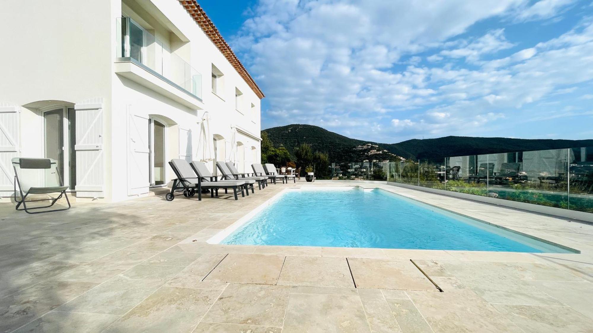 Villa Cacharelle Vue Mer Piscine Кавалере-сюр-Мер Екстериор снимка